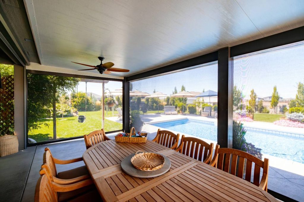 exterior screens in a outdoor dining area